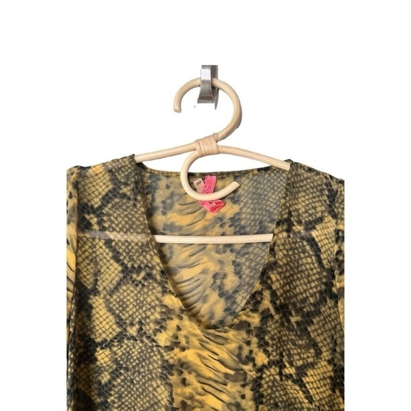 ASO Sheer V Neck Yellow Black Curved Hem Snakeprint Blouse byEightyEight Size S - Picture 7 of 14
